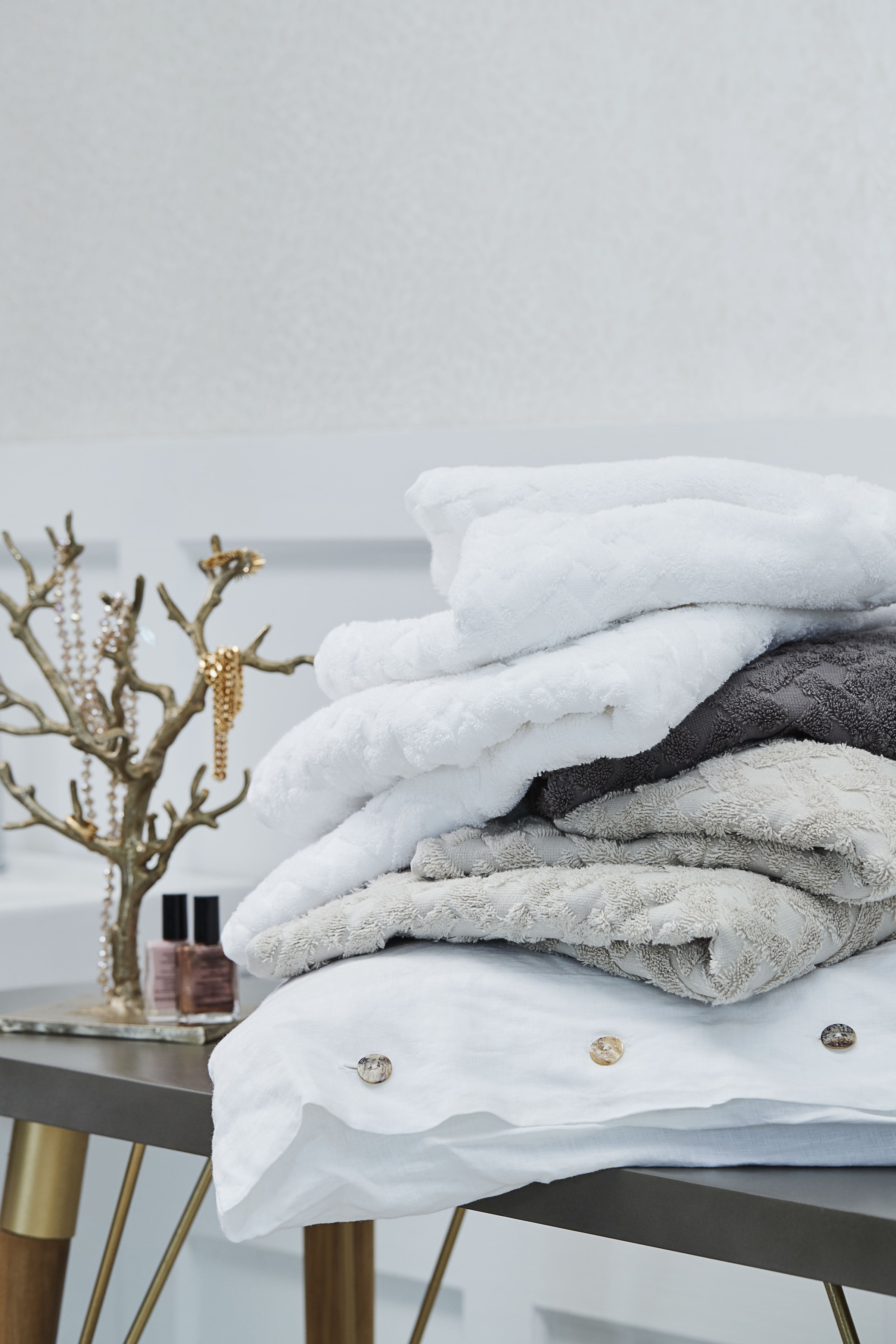 RECZNIKI_FROTTE_STOJAK_NA_BIZUTERIE_ZLOTY_LENE_BJERRE_POLSKA_SKLEP_DESIGNBYWOMEN